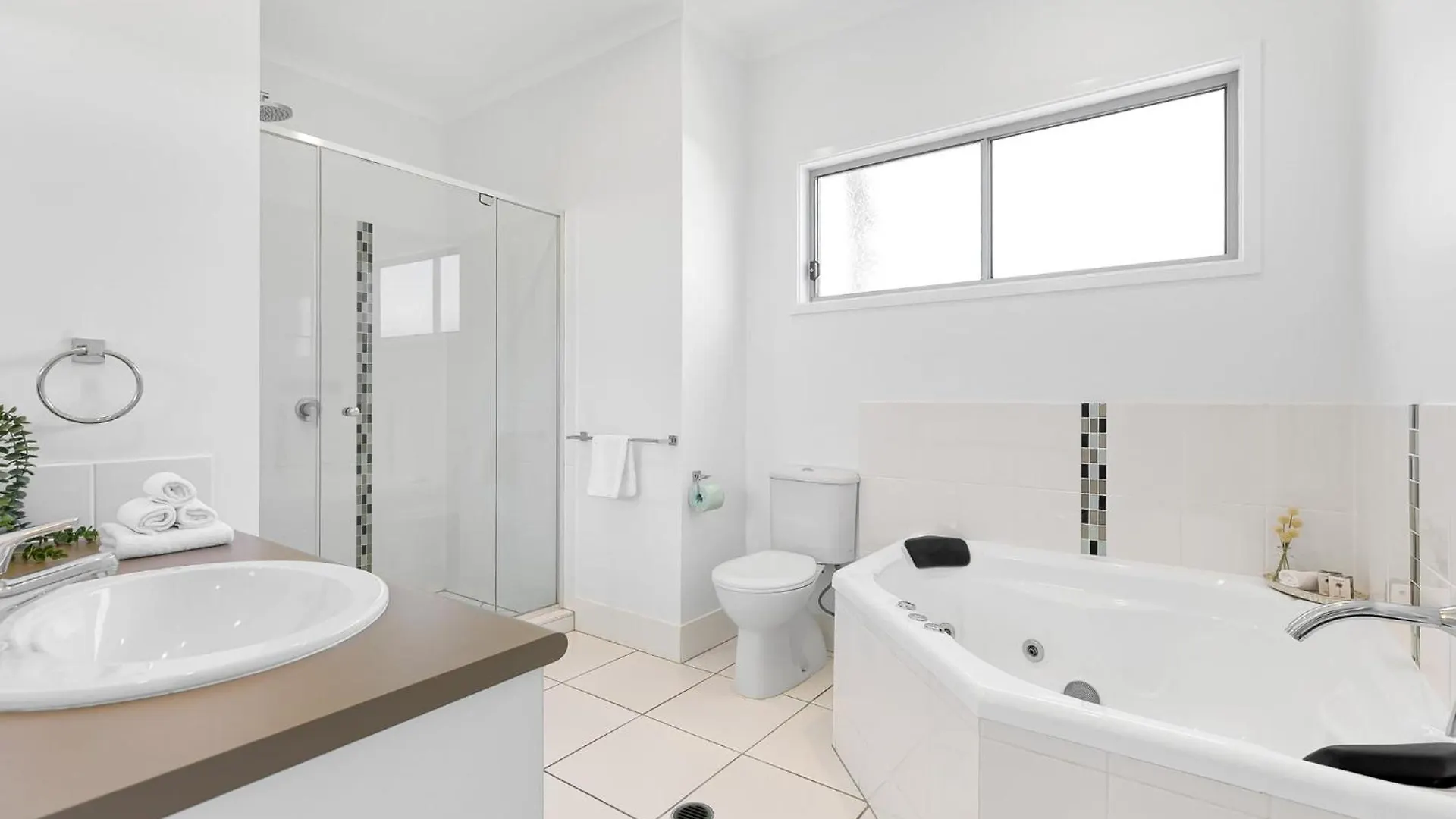 アレクサンドラ・ヘッドランド Retreat In The Heart Of Alex - 3Br Sleeps 11, Poolヴィラ